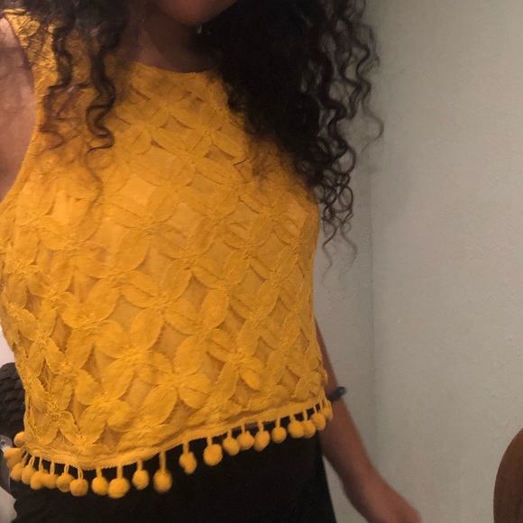 Fun yellow Crop Top - Picture 2 of 3